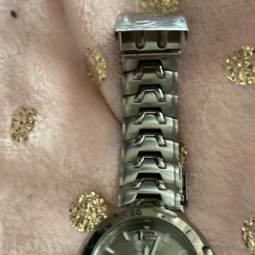 🤍🤍 Men’s guess watch